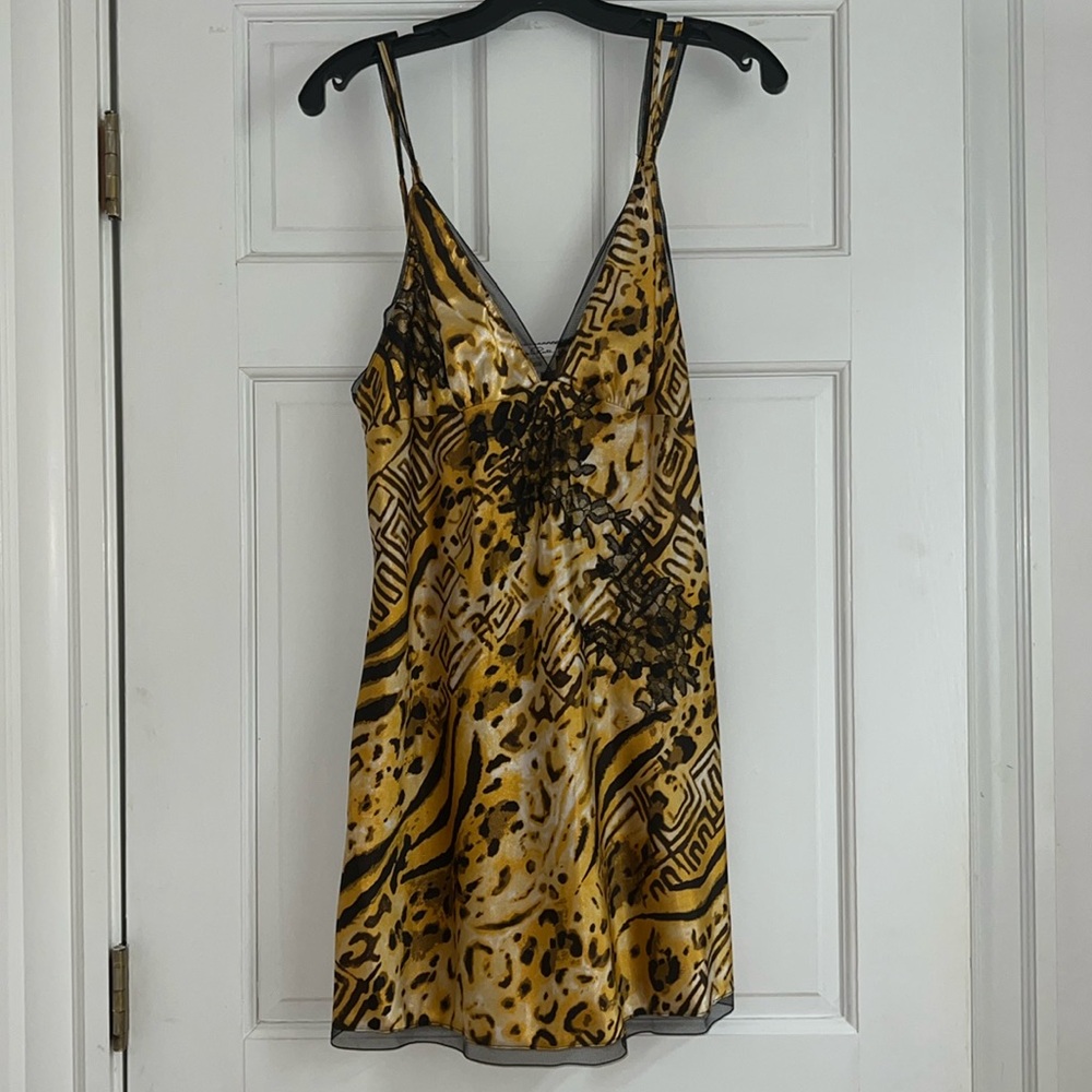 Oscar de la renta chemise in gold and black with lace trimming size large